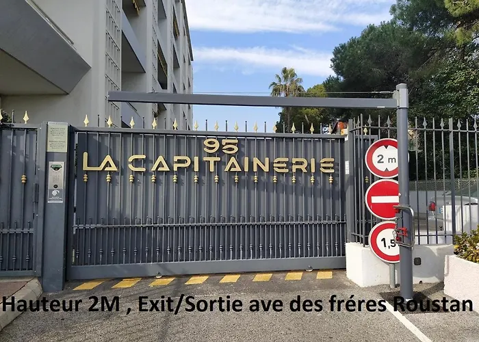 Grand Studio Neuf Face Port Et Plage, Parking Prive